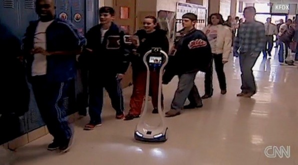 Estudiante de Texas usa robot de telepresencia para ir al colegio