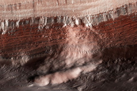 Imperdible avalancha en Marte