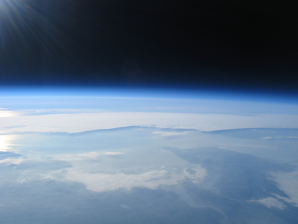 Increbles fotos espaciales caseras gracias a un globo, una cmara y cinta adhesiva