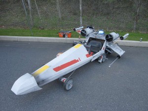 Este X-Wing Fighter como auto sin motor puedes hacerlo en tu propia casa