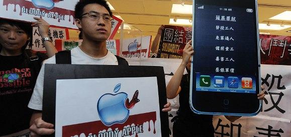 Fabricante de iPhone de Apple dijo que subira precios ante ola de suicidios de empleados en planta de China