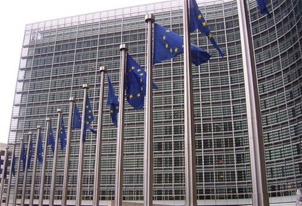 La Comisin Europea busca que los proveedores de Internet vigilen la Piratera